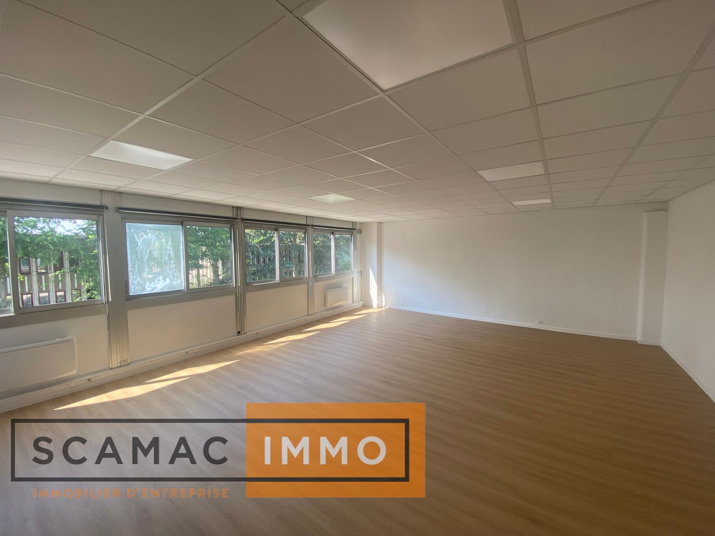 local d'activités de 352m², Les Ulis (Essonne)