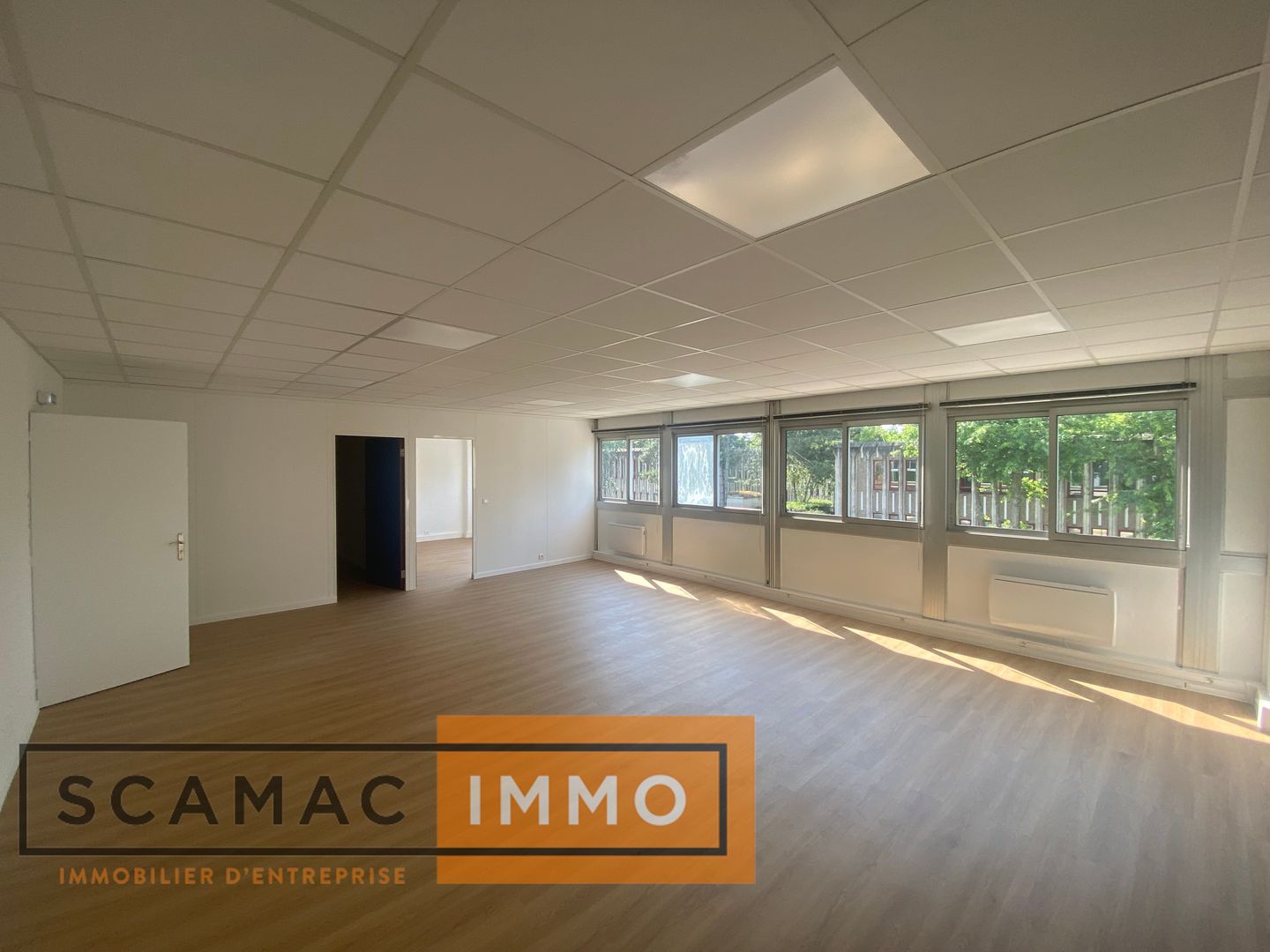 local d'activités de 352m², Les Ulis (Essonne)