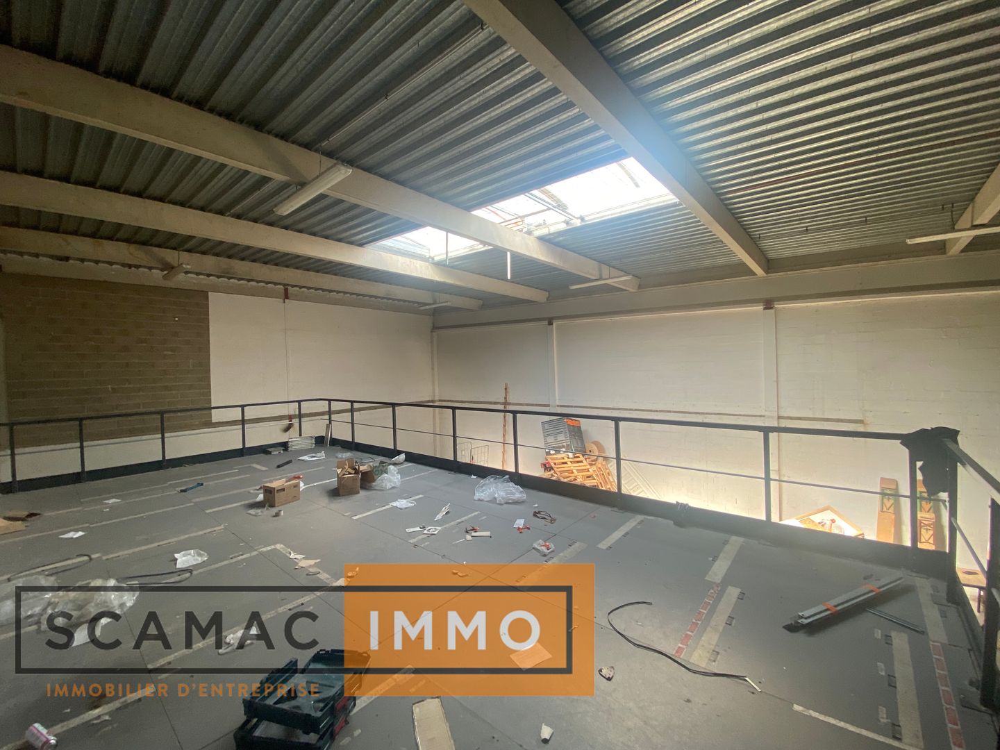 local d'activités de 352m², Les Ulis (Essonne)