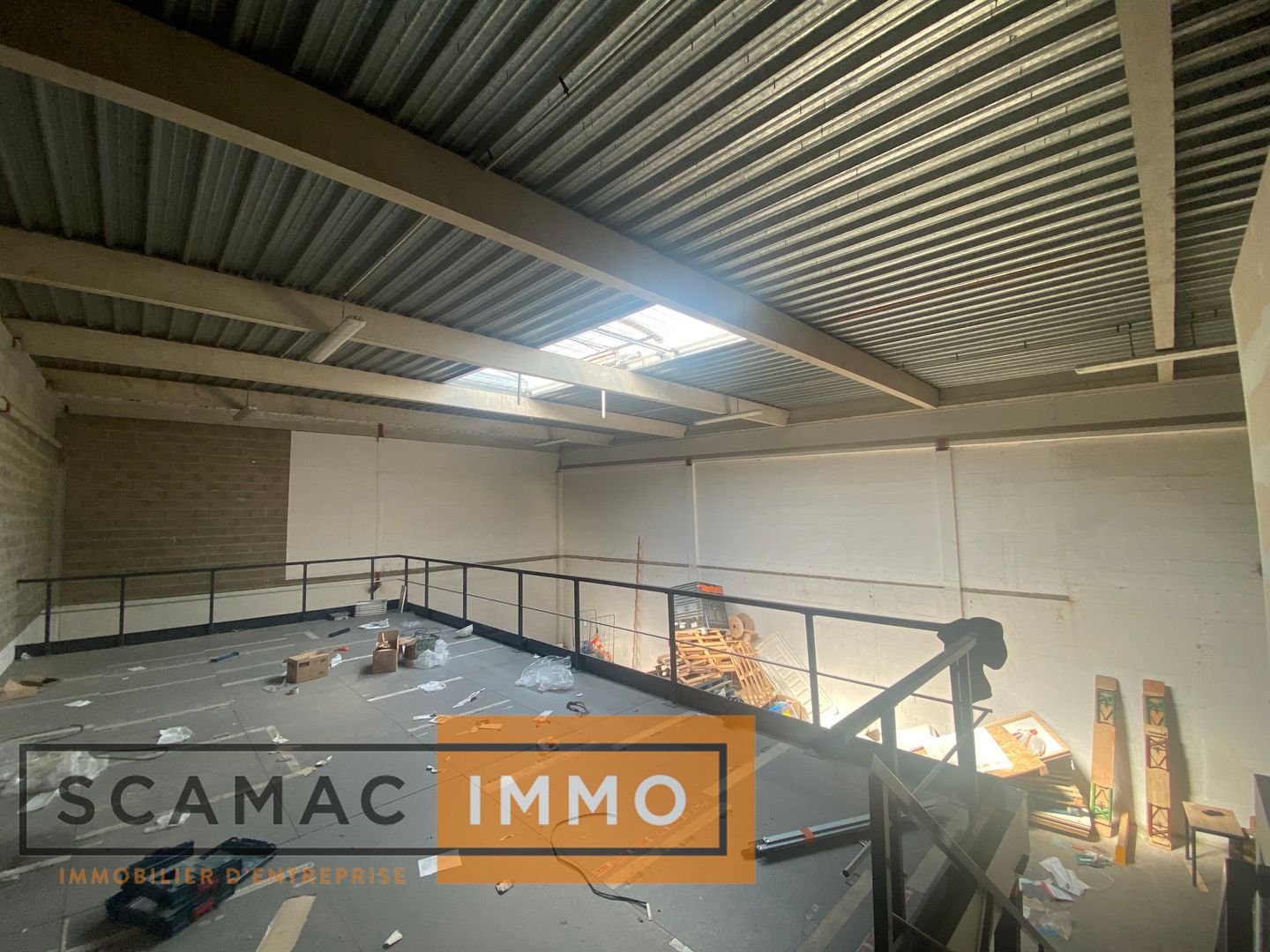 local d'activités de 352m², Les Ulis (Essonne)