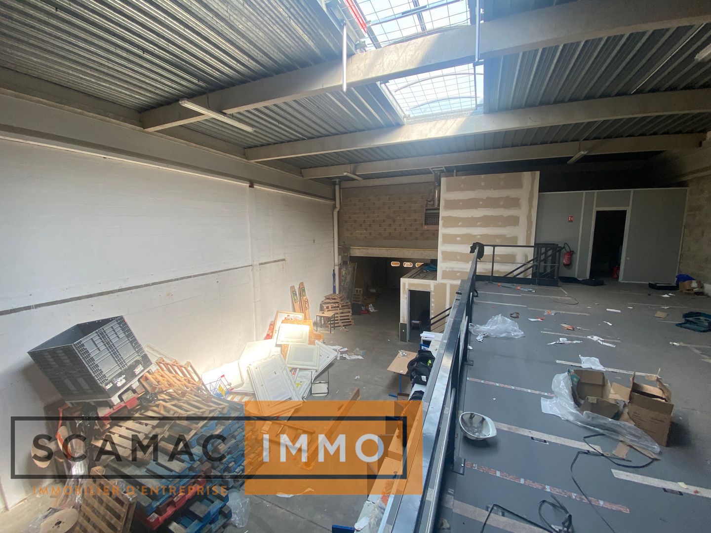 local d'activités de 352m², Les Ulis (Essonne)