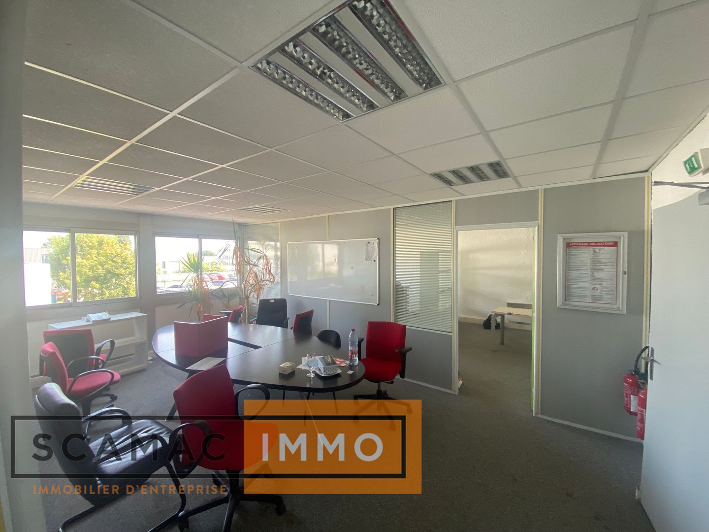 local d'activités de 352m², Les Ulis (Essonne)