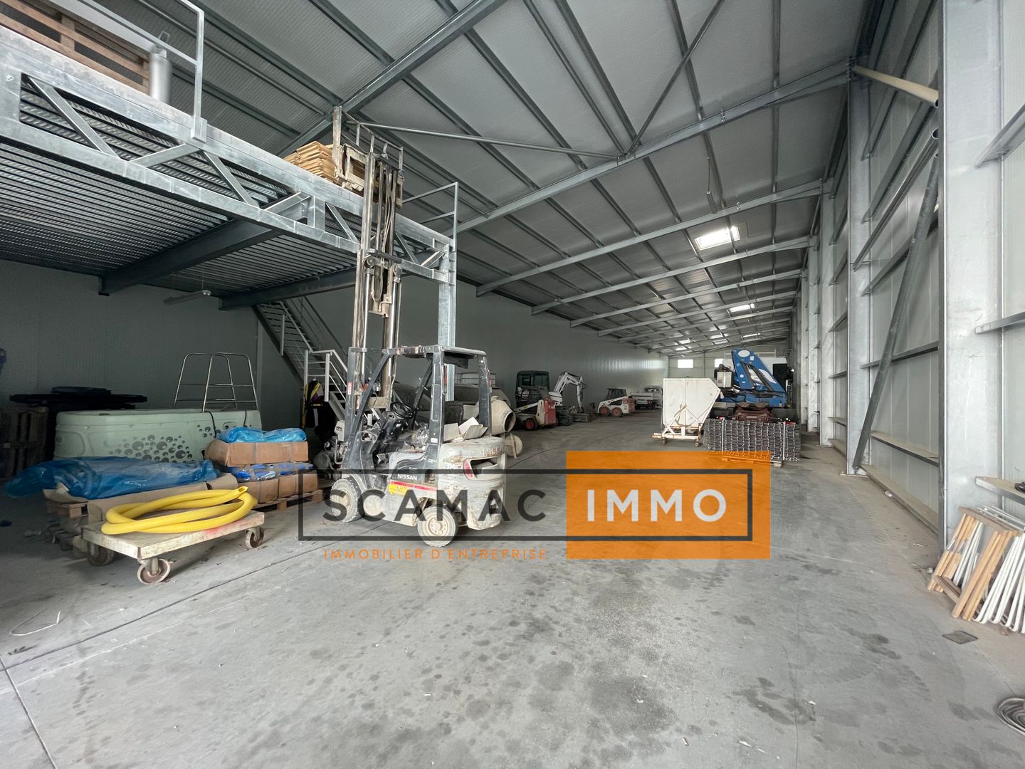 local d'activités de 1 046m², Aubagne (Bouches-du-Rhône)