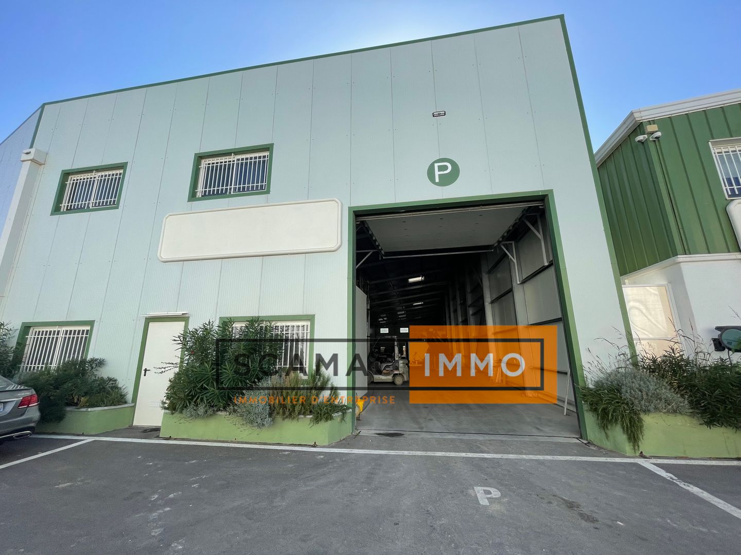 local d'activités de 1 046m², Aubagne (Bouches-du-Rhône)