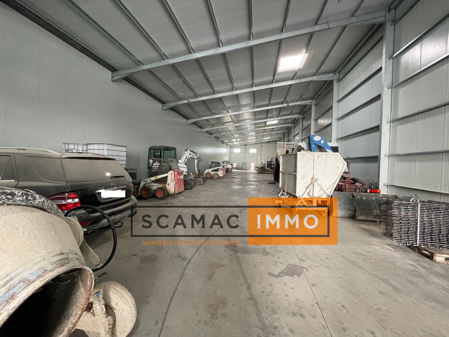 local d'activités de 1 046m², Aubagne (Bouches-du-Rhône)