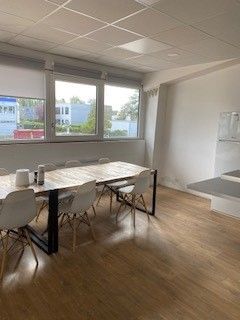 locaux mixtes de 220m², Les Ulis (Essonne)