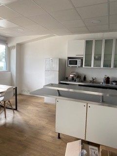 locaux mixtes de 220m², Les Ulis (Essonne)
