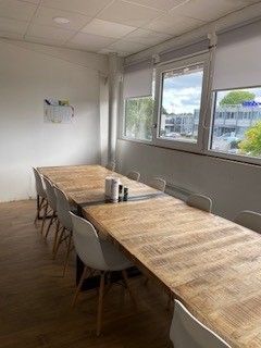 locaux mixtes de 220m², Les Ulis (Essonne)