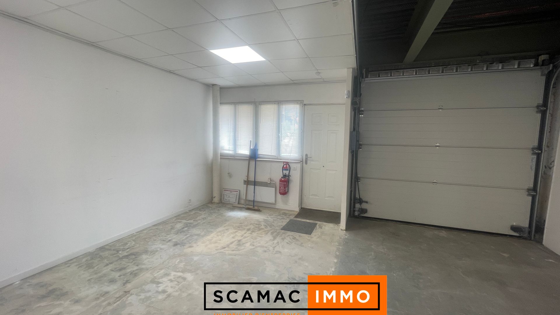 locaux mixtes de 160m², Les Ulis (Essonne)