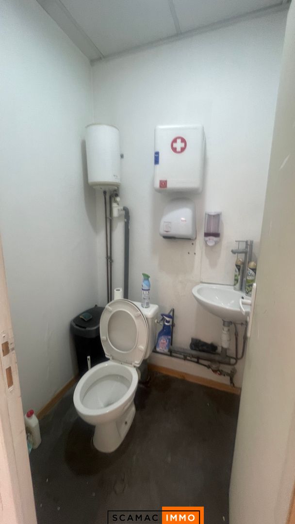 locaux mixtes de 160m², Les Ulis (Essonne)