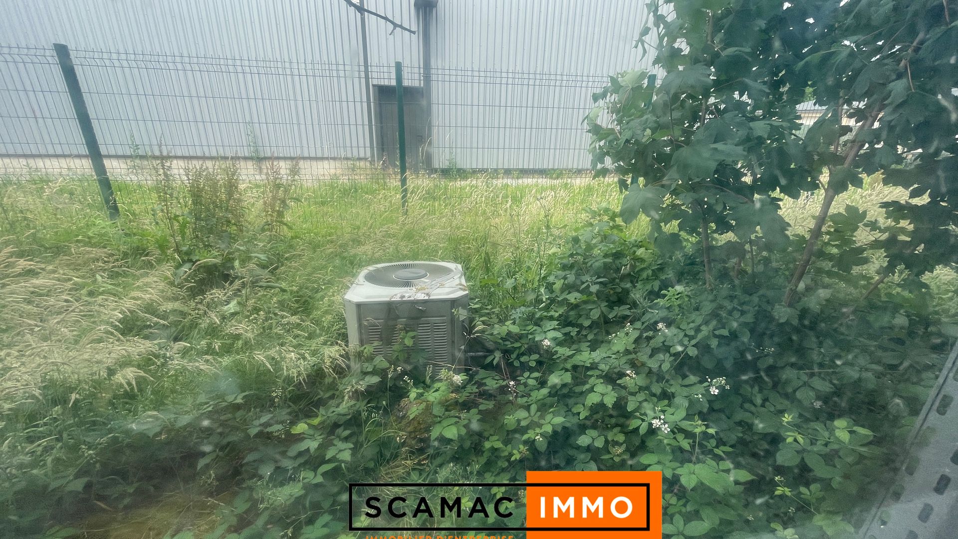 locaux mixtes de 160m², Les Ulis (Essonne)