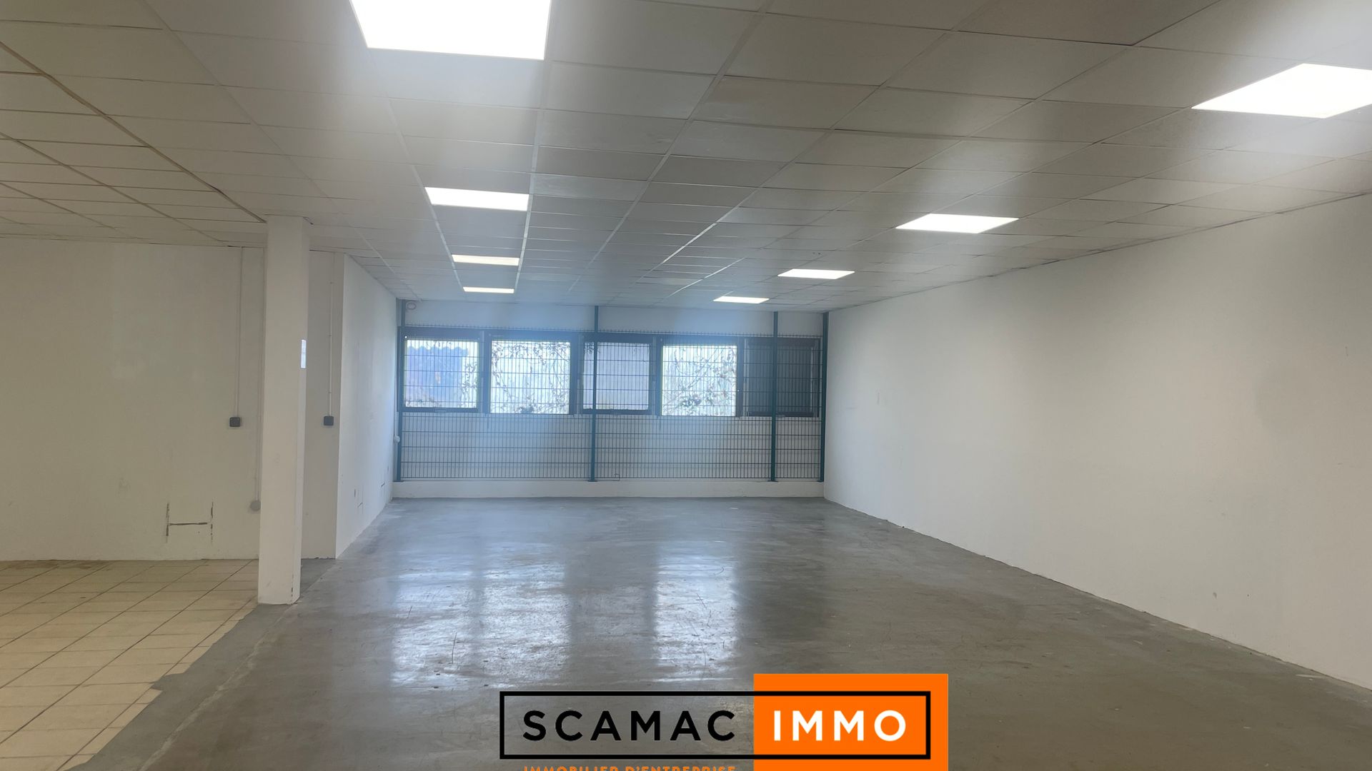 locaux mixtes de 160m², Les Ulis (Essonne)