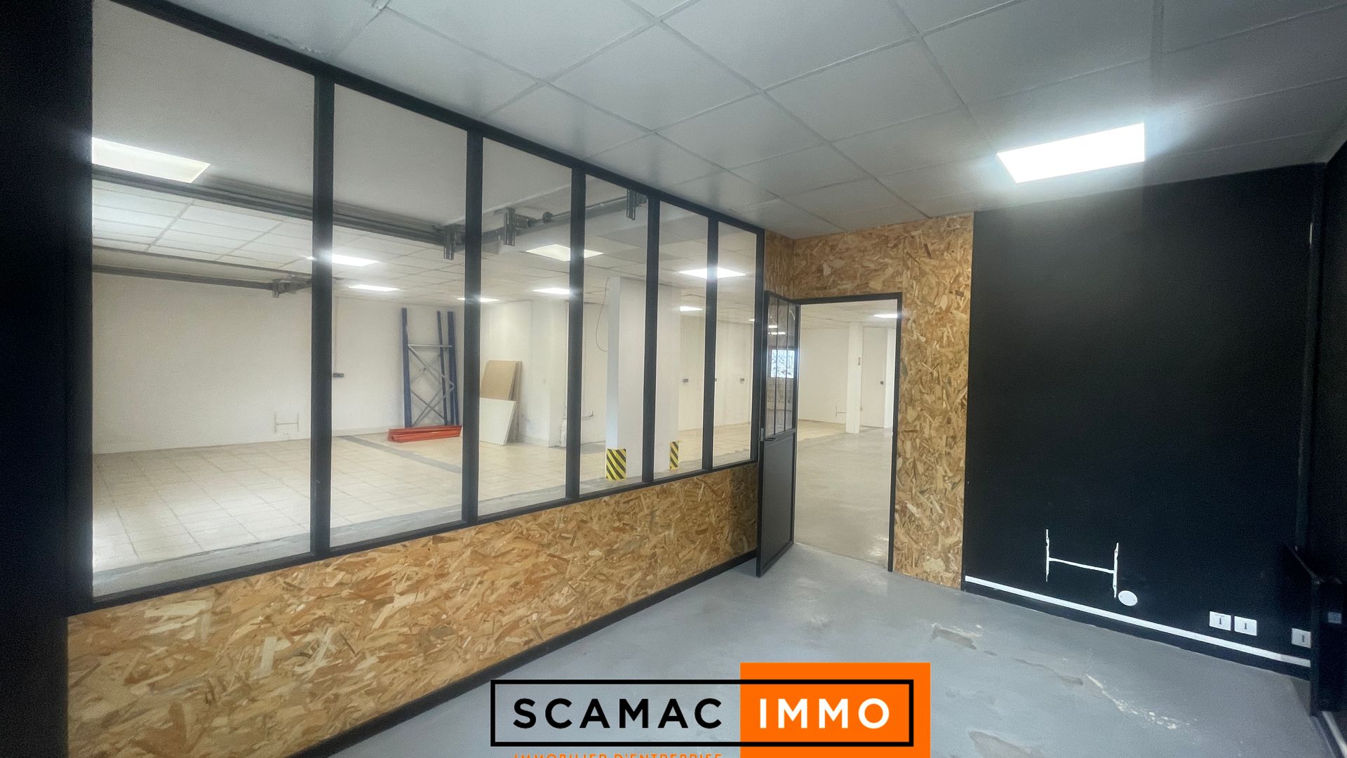 locaux mixtes de 160m², Les Ulis (Essonne)