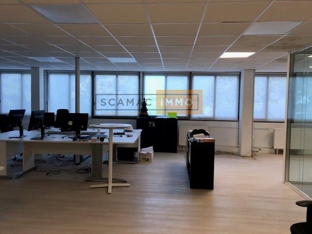 bureau de 390m², Gometz-la-Ville (Essonne)