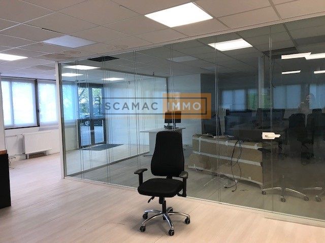 bureau de 371m², Gometz-la-Ville (Essonne)