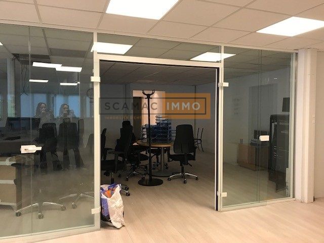 bureau de 371m², Gometz-la-Ville (Essonne)