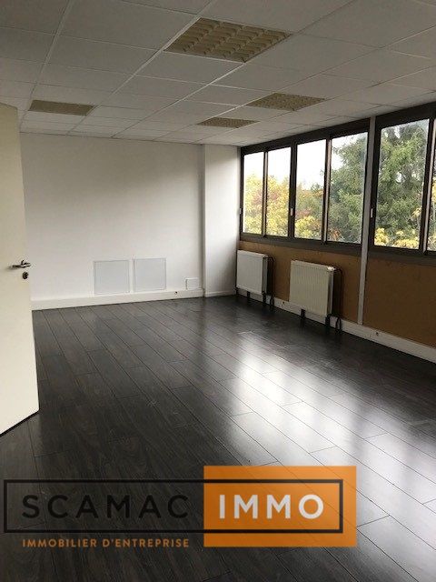 bureau de 391m², Gometz-la-Ville (Essonne)