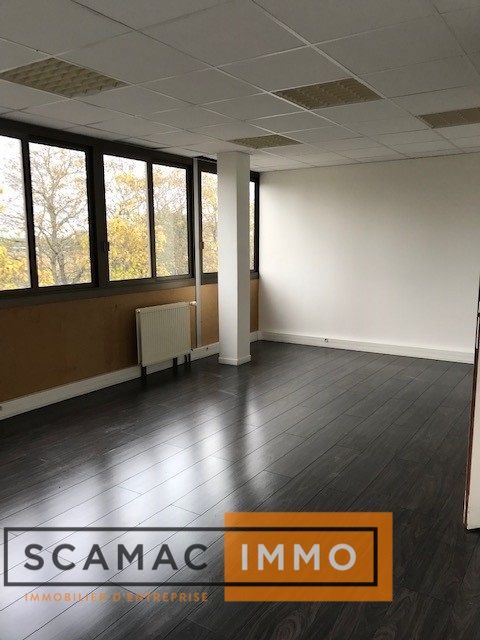 bureau de 391m², Gometz-la-Ville (Essonne)