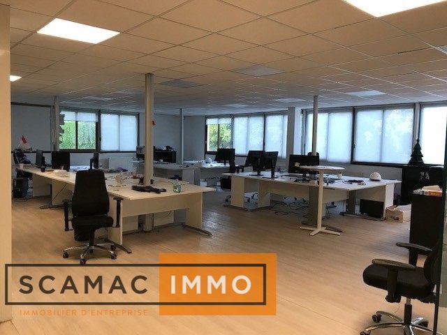 bureau de 391m², Gometz-la-Ville (Essonne)