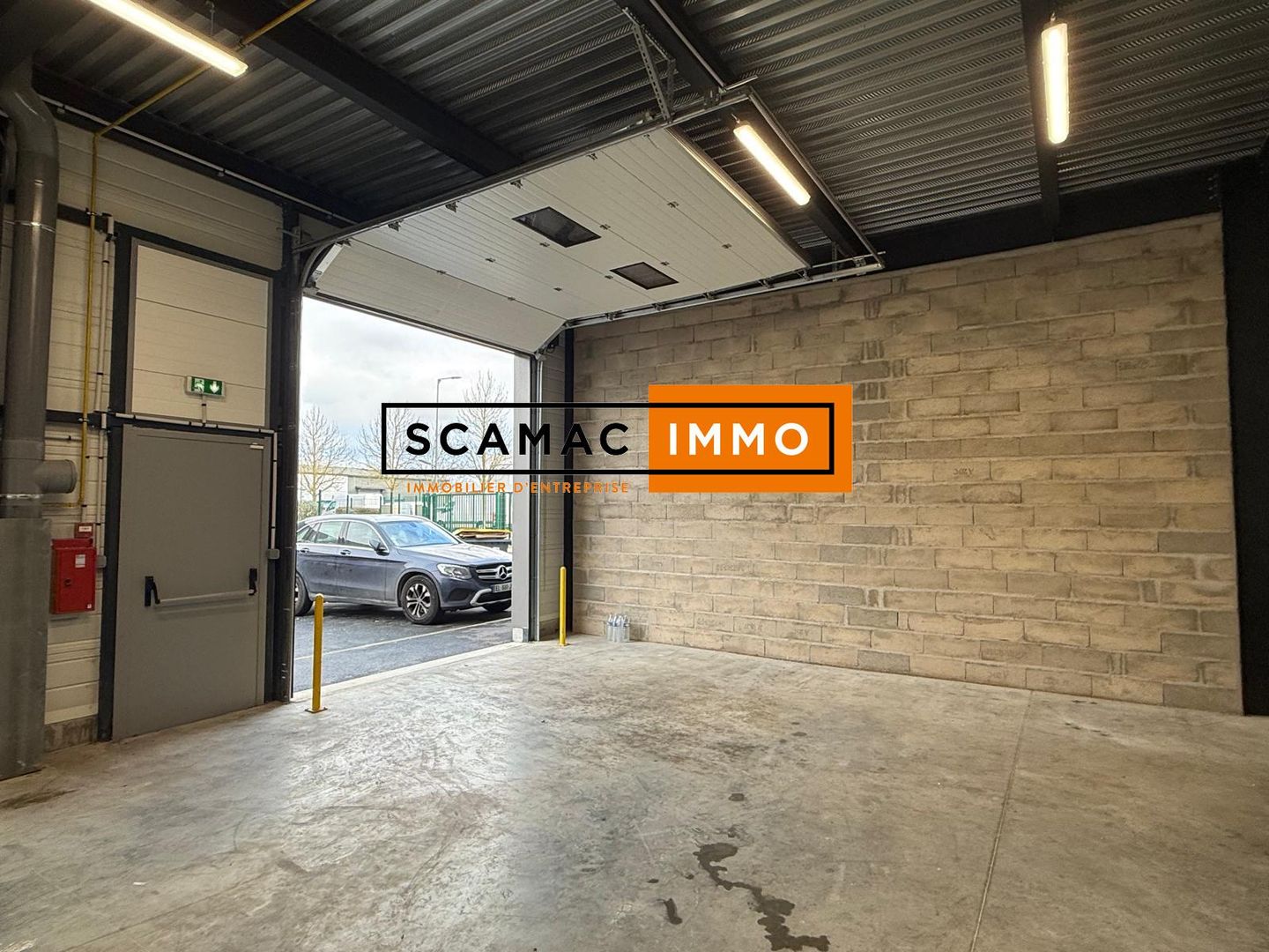 local d'activités de 360m², Aubergenville (Yvelines)