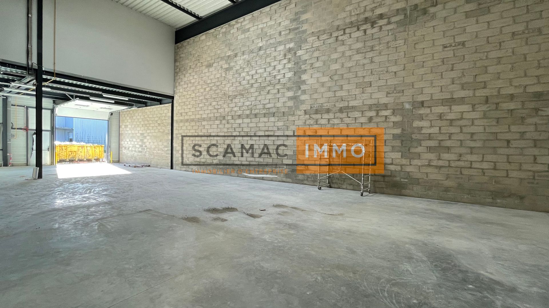 entrepôt de 360m², Aubergenville (Yvelines)