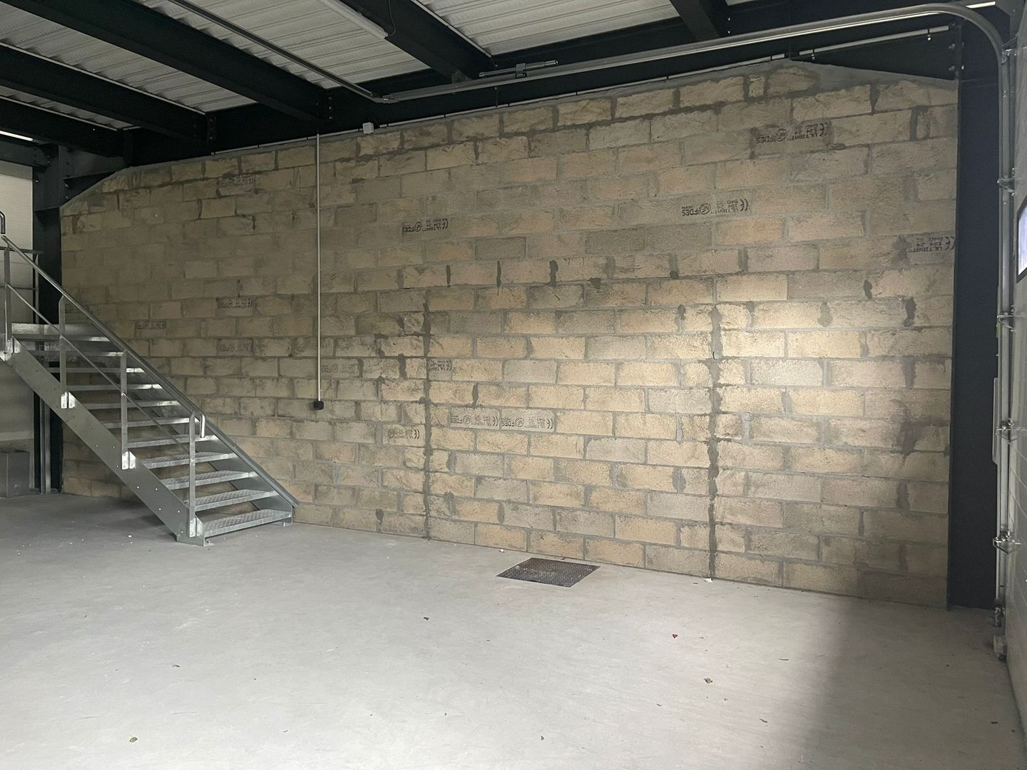 local d'activités de 160m², Épinay-sur-Seine (Seine-Saint-Denis)