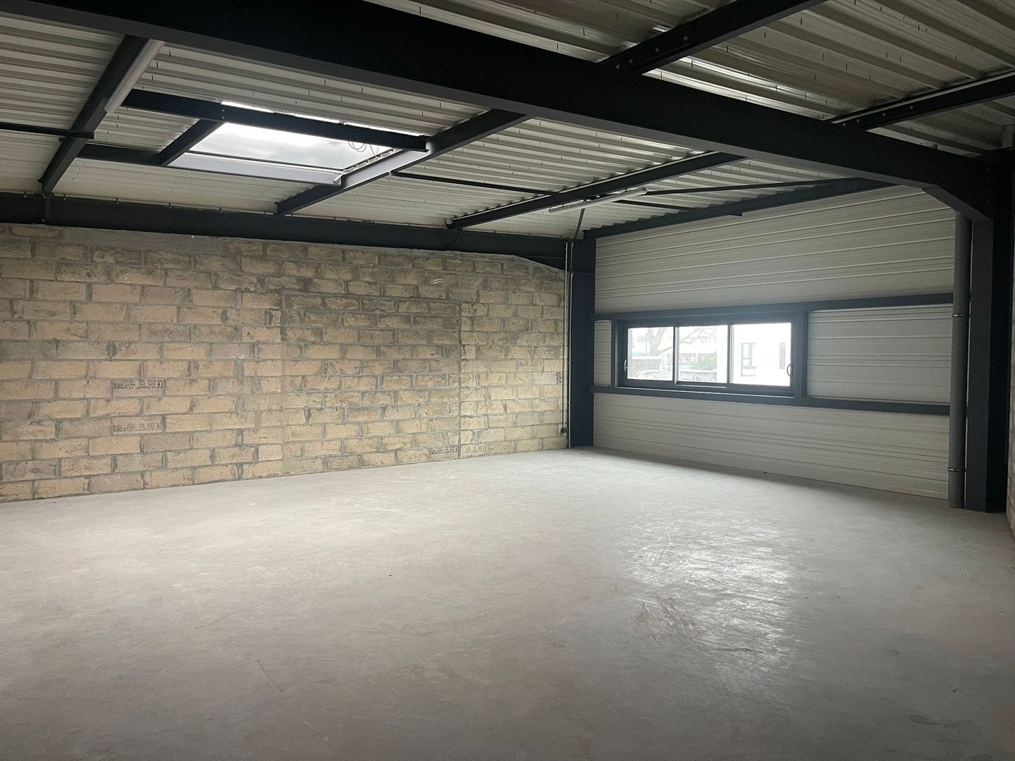 local d'activités de 160m², Épinay-sur-Seine (Seine-Saint-Denis)