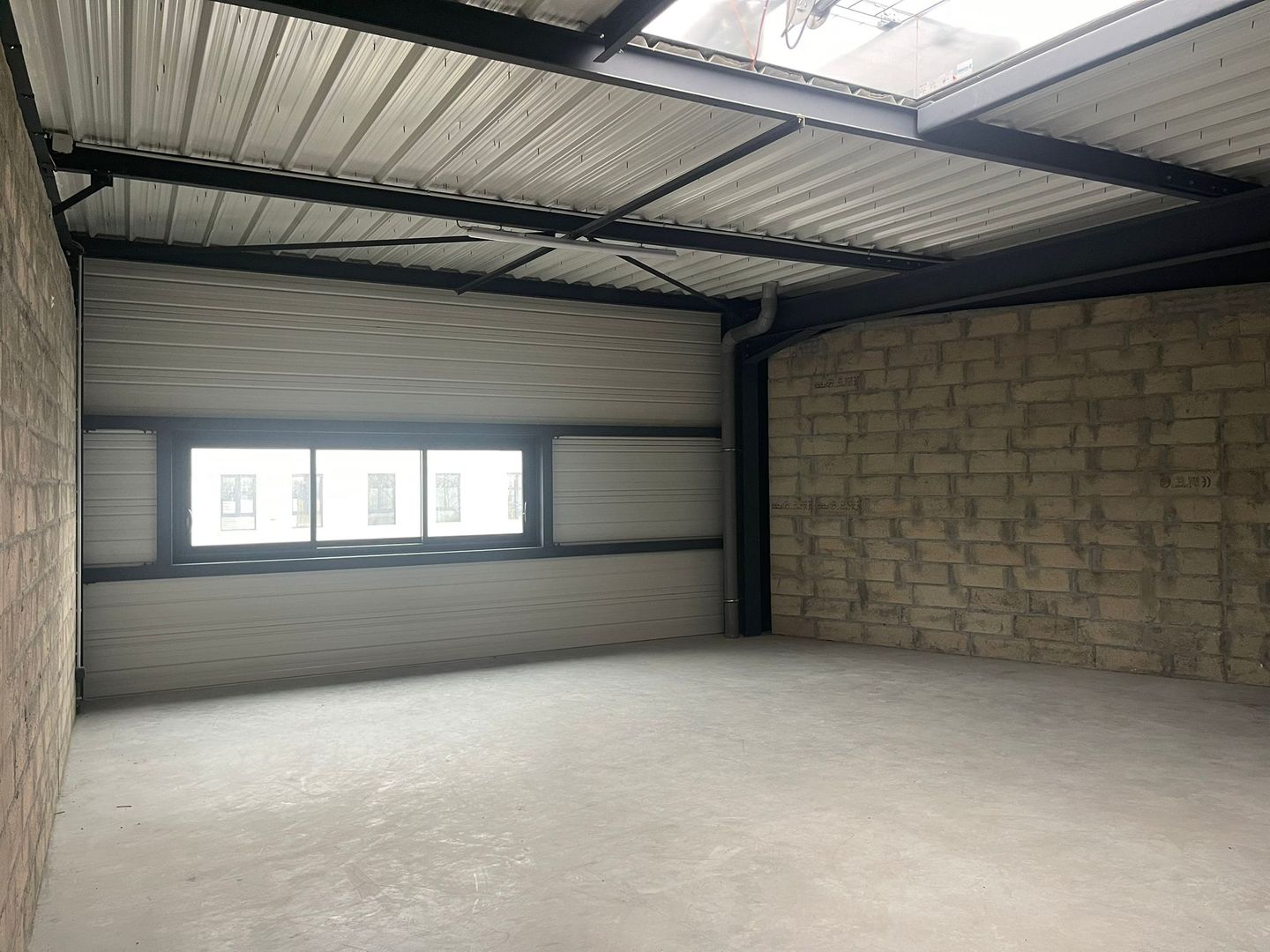 local d'activités de 160m², Épinay-sur-Seine (Seine-Saint-Denis)