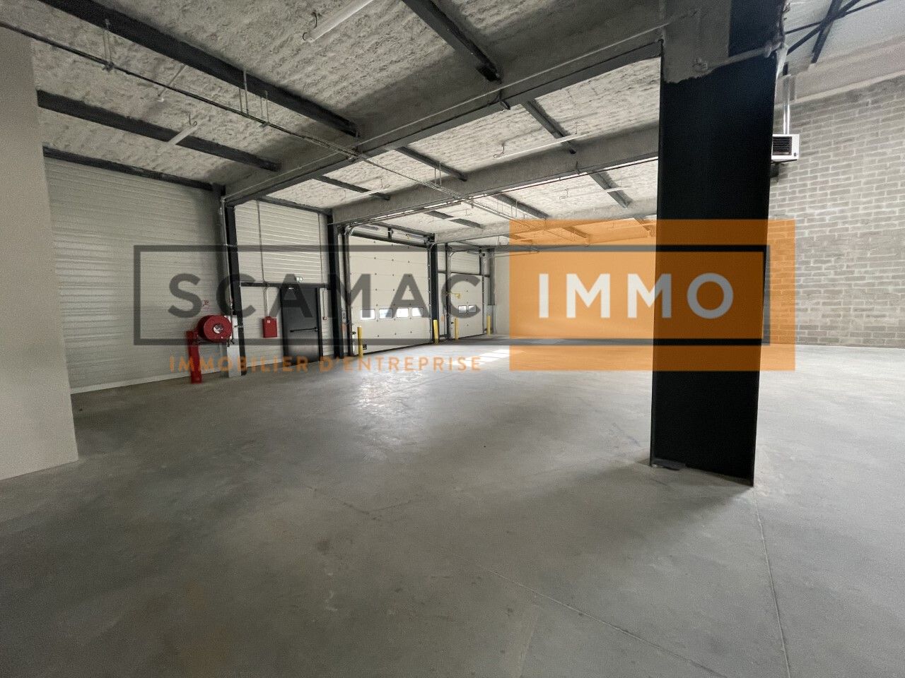 local d'activités de 1 511m², Saint-Ouen-l'Aumône (Val-d'Oise)