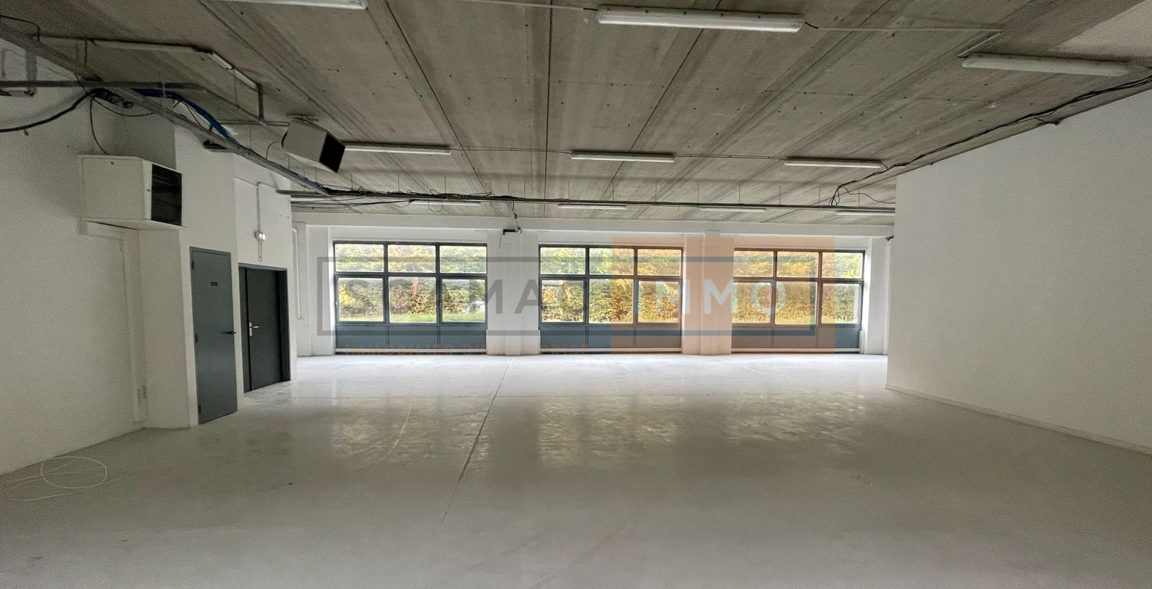 local d'activités de 394m², Roissy-en-France (Val-d'Oise)