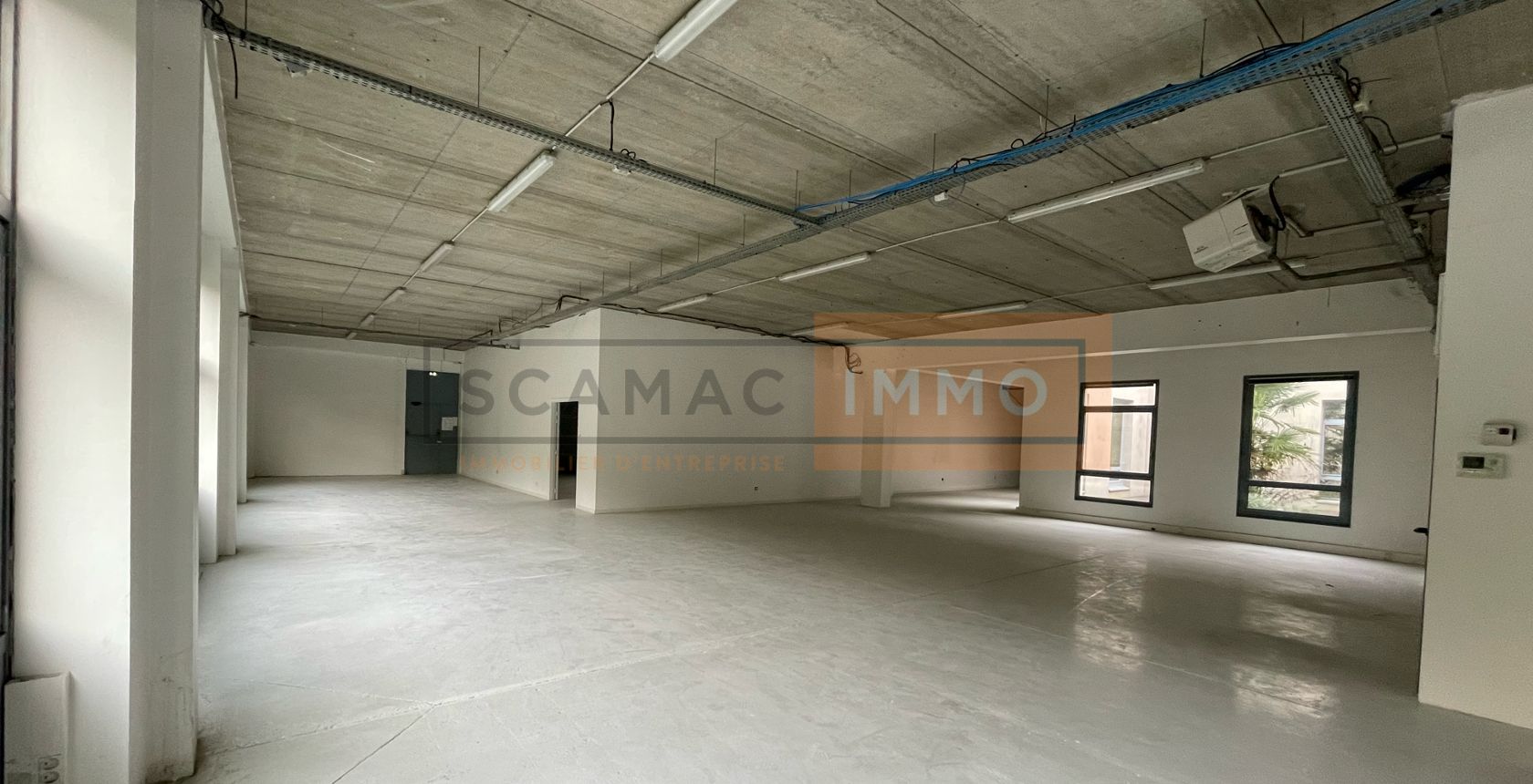 local d'activités de 394m², Roissy-en-France (Val-d'Oise)