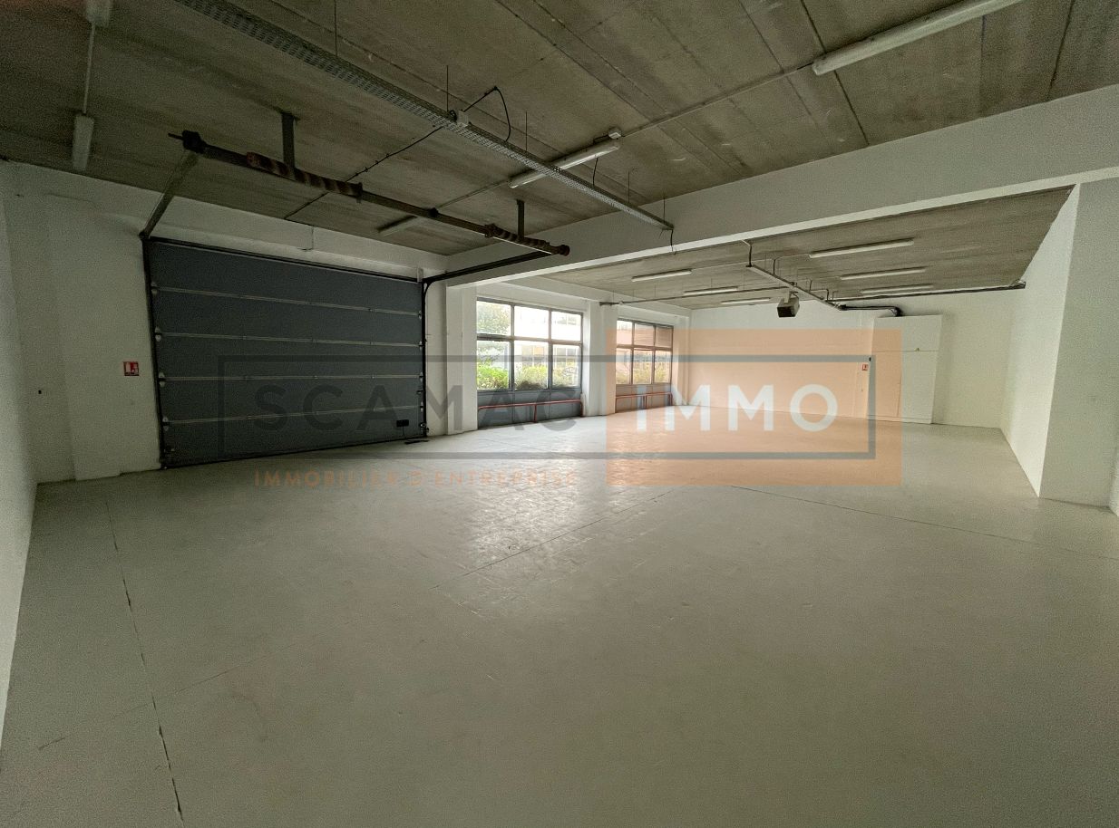 local d'activités de 394m², Roissy-en-France (Val-d'Oise)