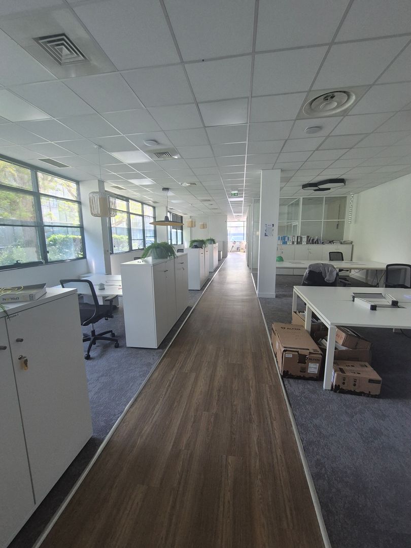 bureau de 214m², Roissy-en-France (Val-d'Oise)