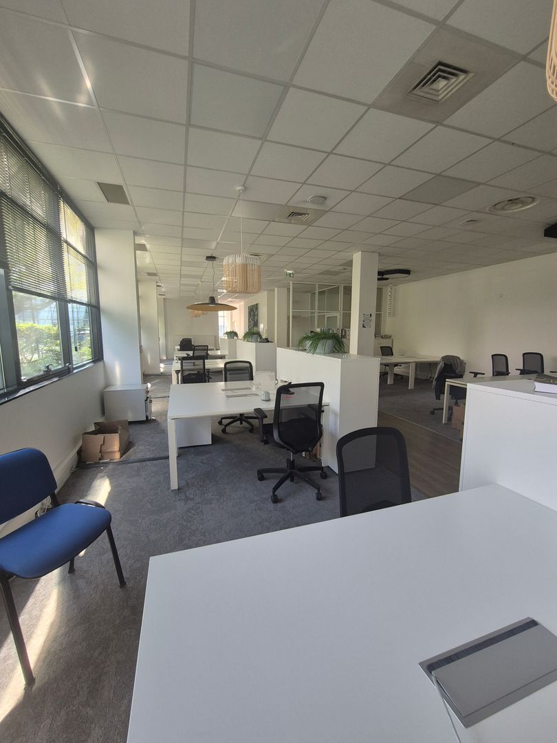 bureau de 214m², Roissy-en-France (Val-d'Oise)