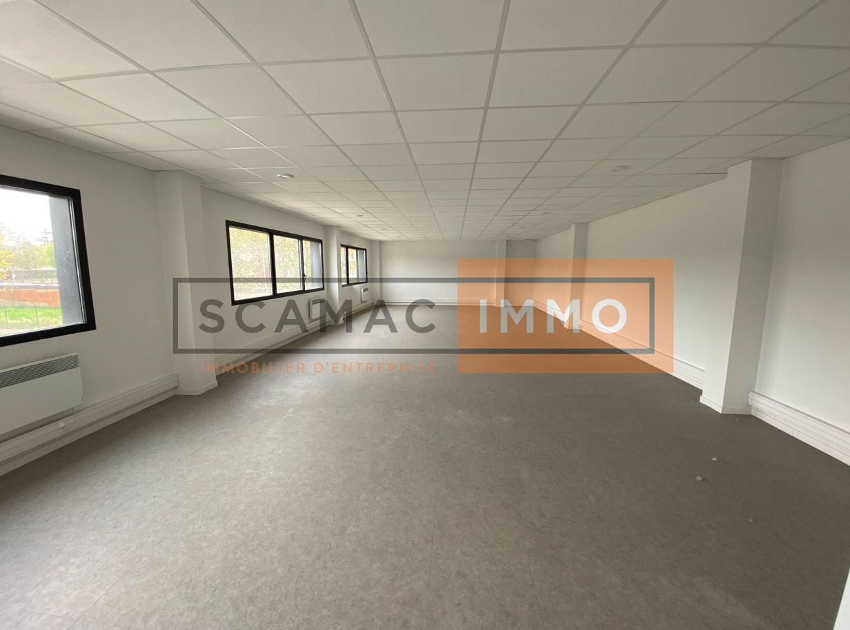 local d'activités de 370m², Le Thillay (Val-d'Oise)