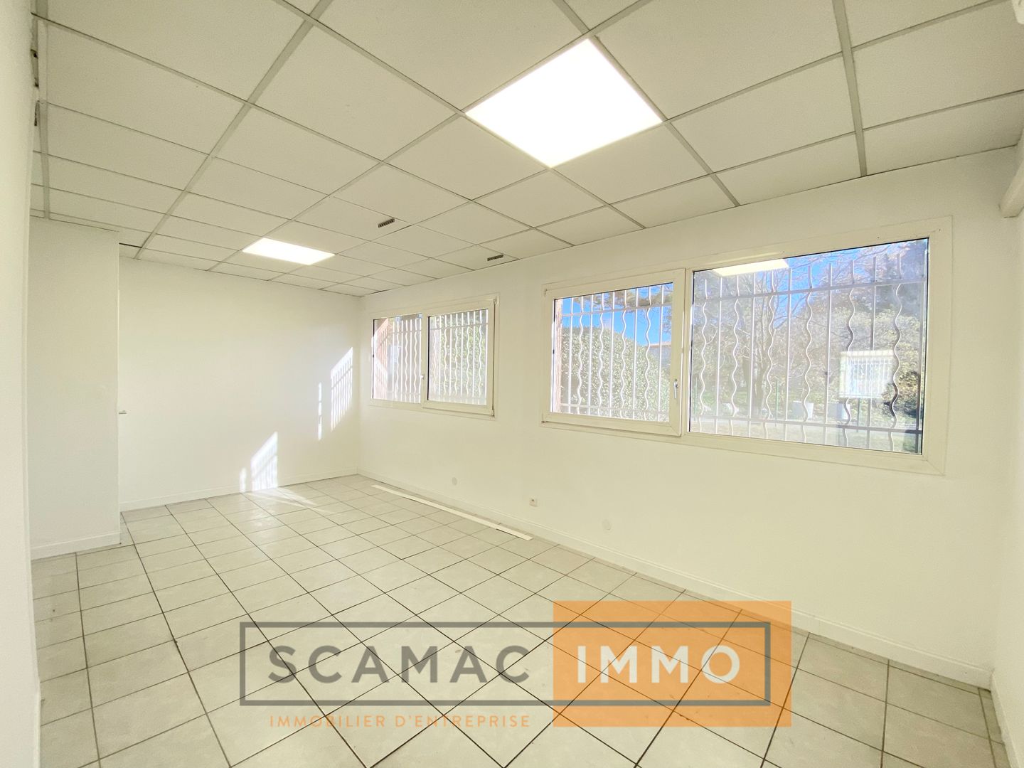 bureau de 89m², Vitrolles (Bouches-du-Rhône)