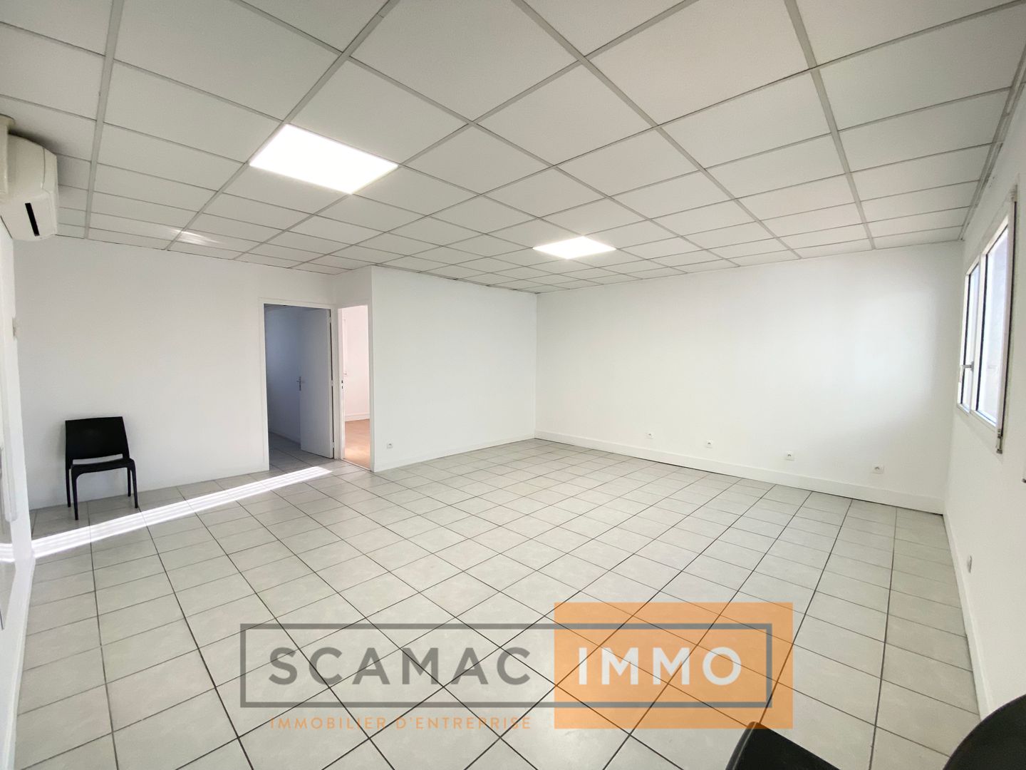 bureau de 89m², Vitrolles (Bouches-du-Rhône)