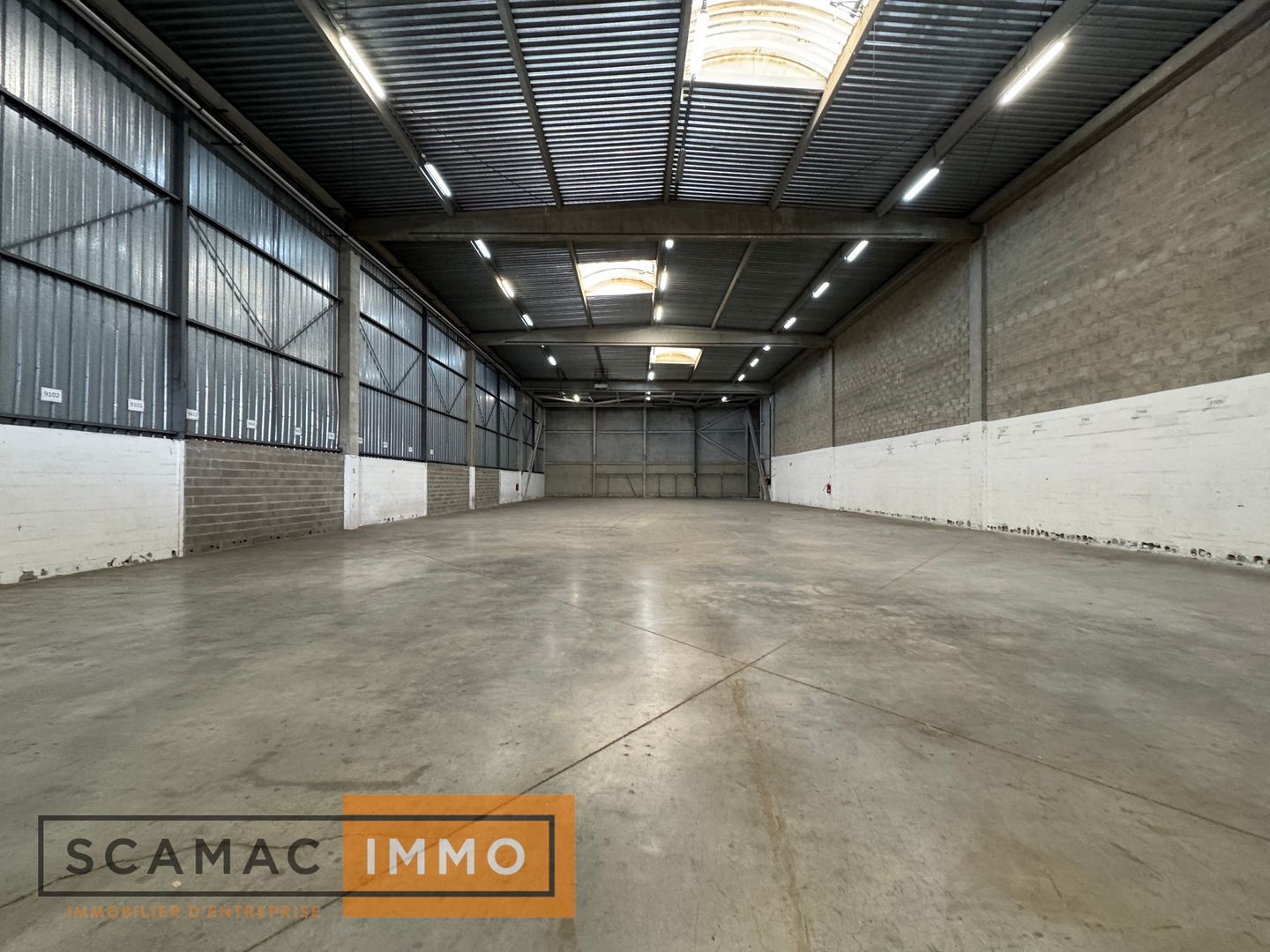 entrepôt de 1 325m², Combs-la-Ville (Seine-et-Marne)