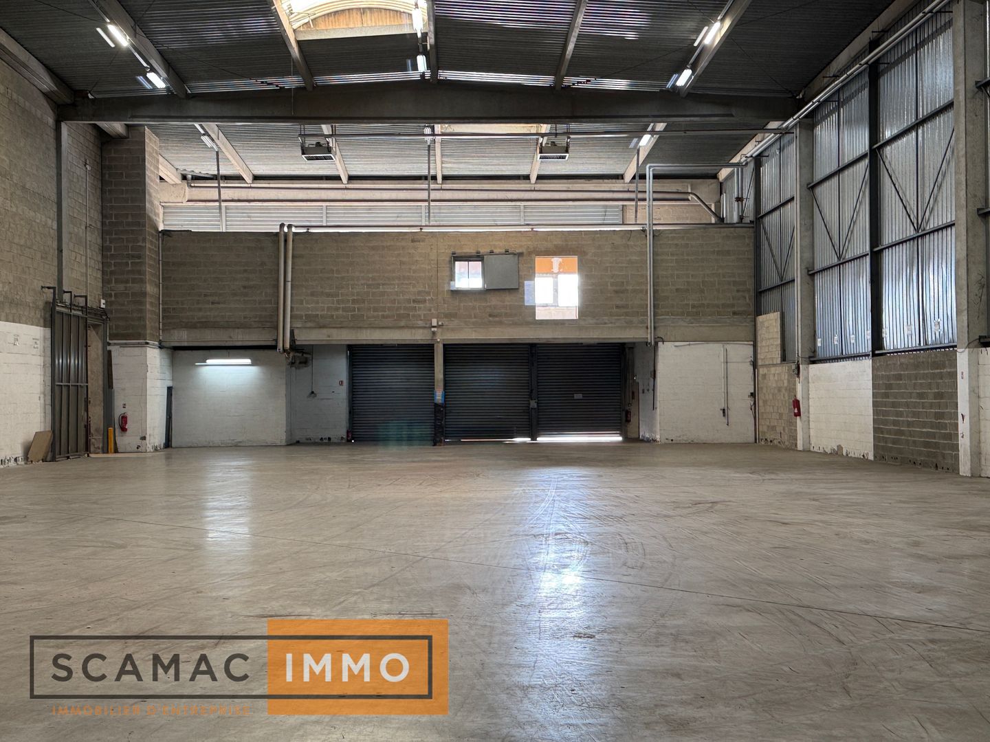 entrepôt de 1 325m², Combs-la-Ville (Seine-et-Marne)