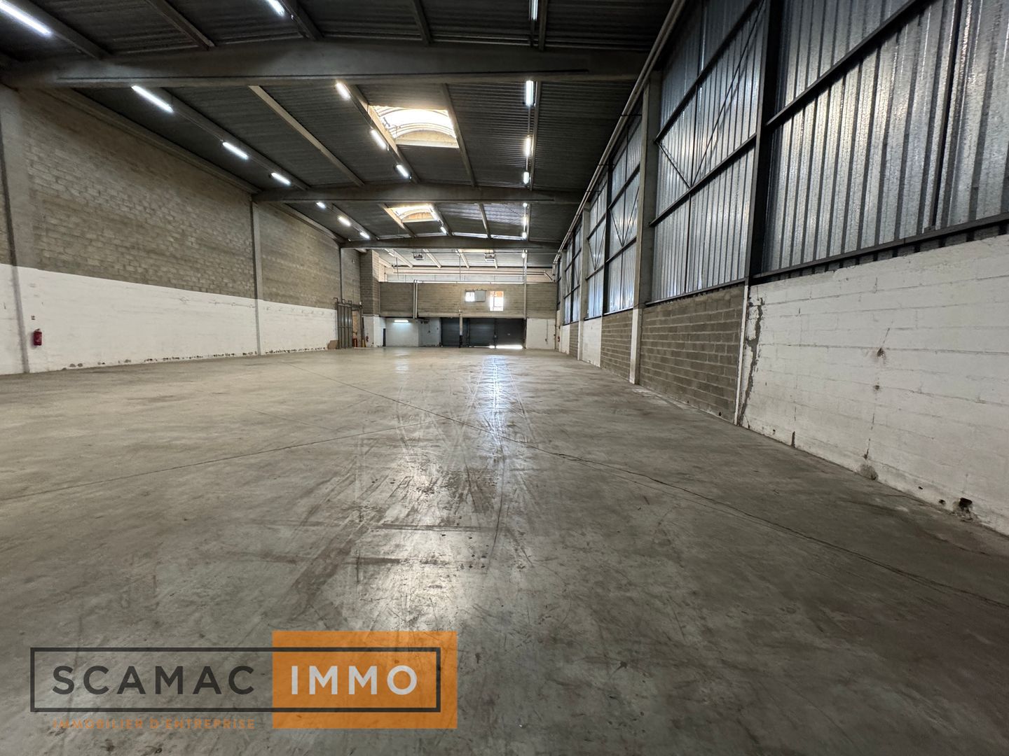 entrepôt de 1 325m², Combs-la-Ville (Seine-et-Marne)