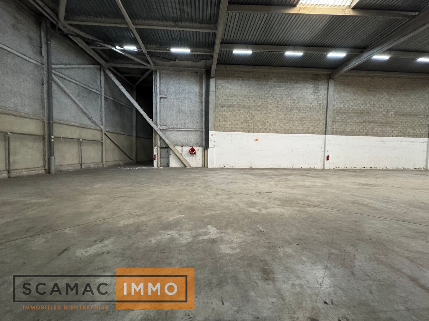 entrepôt de 1 325m², Combs-la-Ville (Seine-et-Marne)