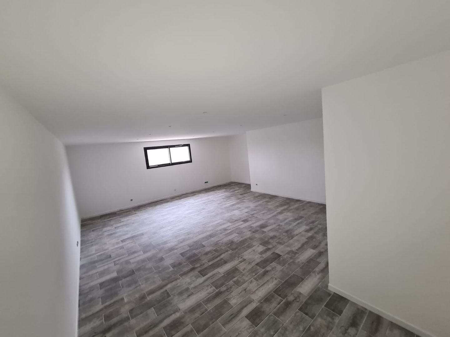 local d'activités de 120m², Rocbaron (Var)