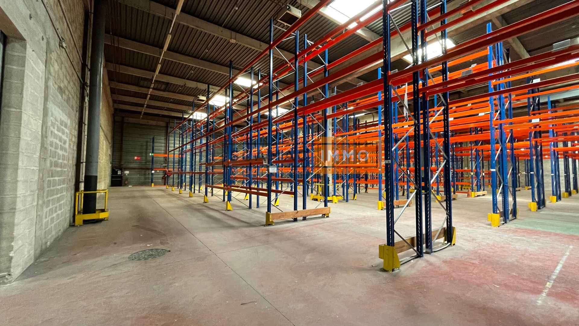 local d'activités de 2 608m², Gennevilliers (Hauts-de-Seine)