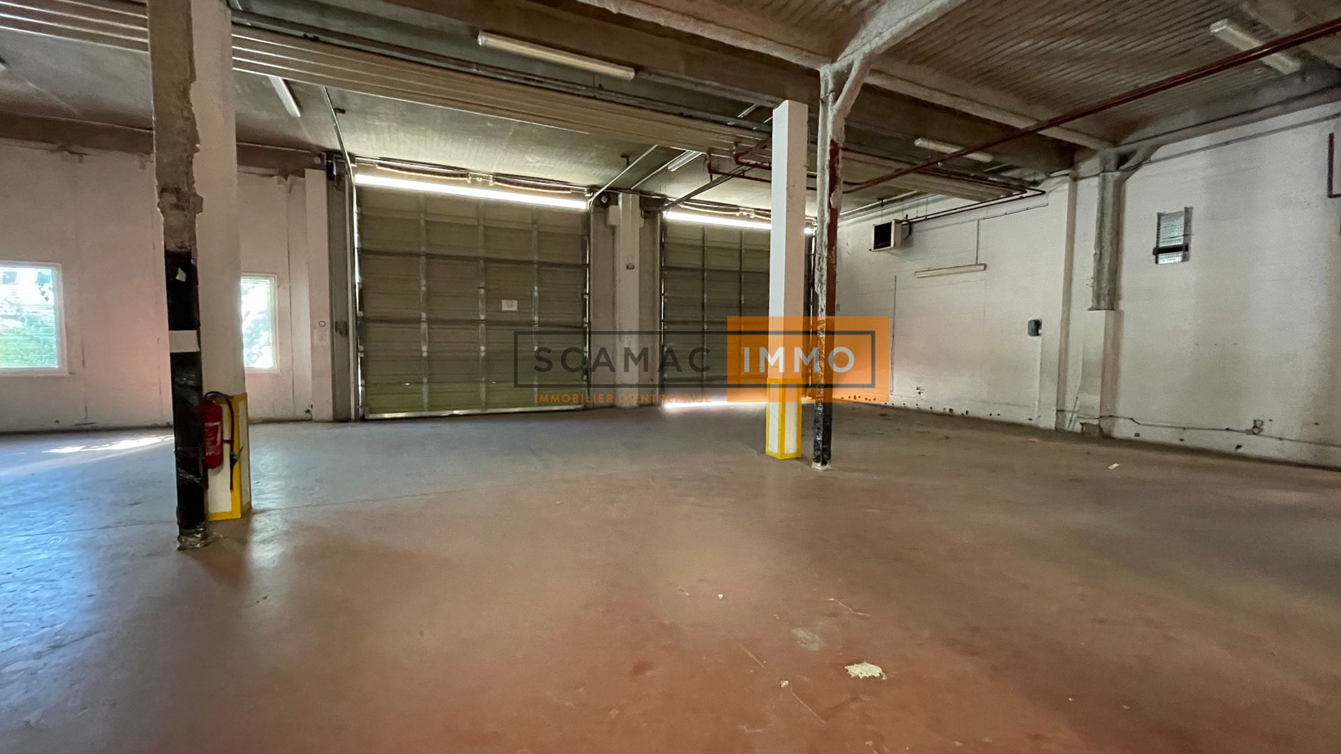 local d'activités de 2 608m², Gennevilliers (Hauts-de-Seine)