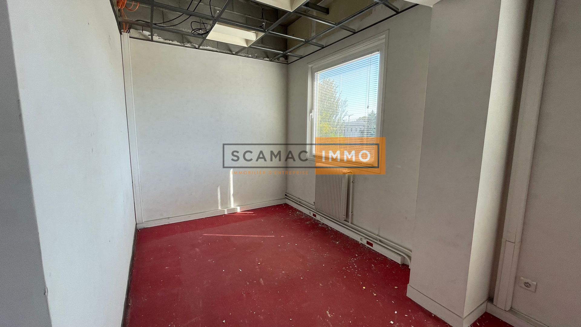 local d'activités de 2 608m², Gennevilliers (Hauts-de-Seine)