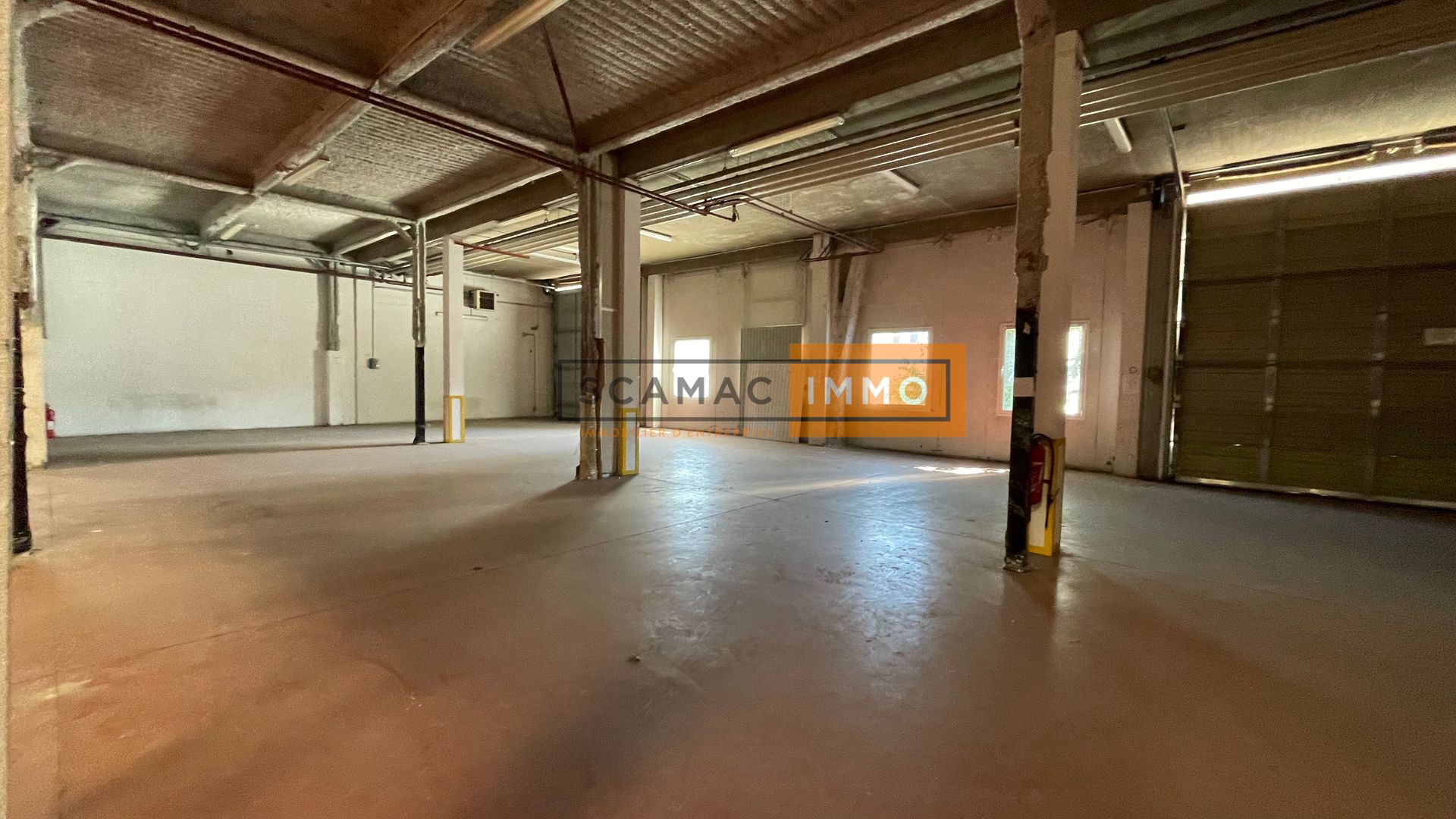 local d'activités de 2 608m², Gennevilliers (Hauts-de-Seine)