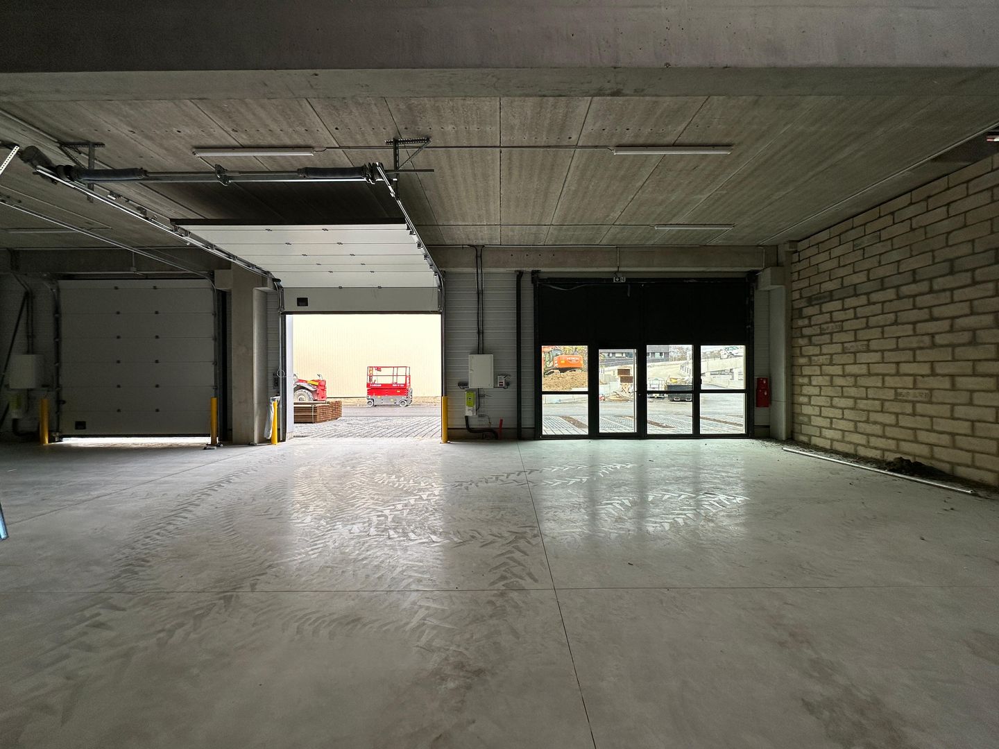 local d'activités de 352m², Bobigny (Seine-Saint-Denis)