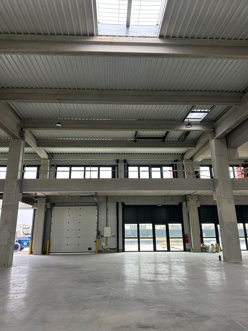 local d'activités de 352m², Bobigny (Seine-Saint-Denis)