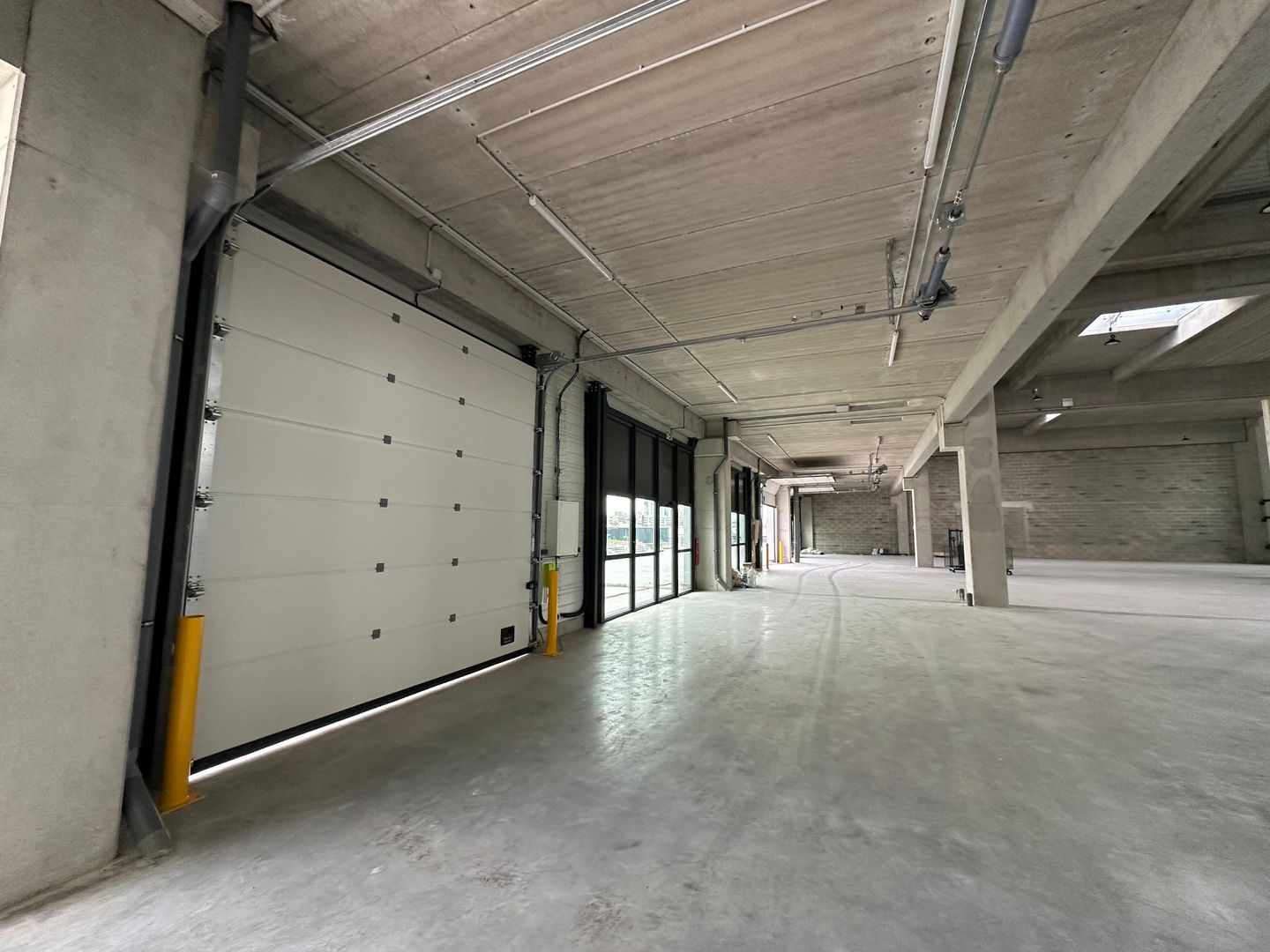 local d'activités de 349m², Bobigny (Seine-Saint-Denis)