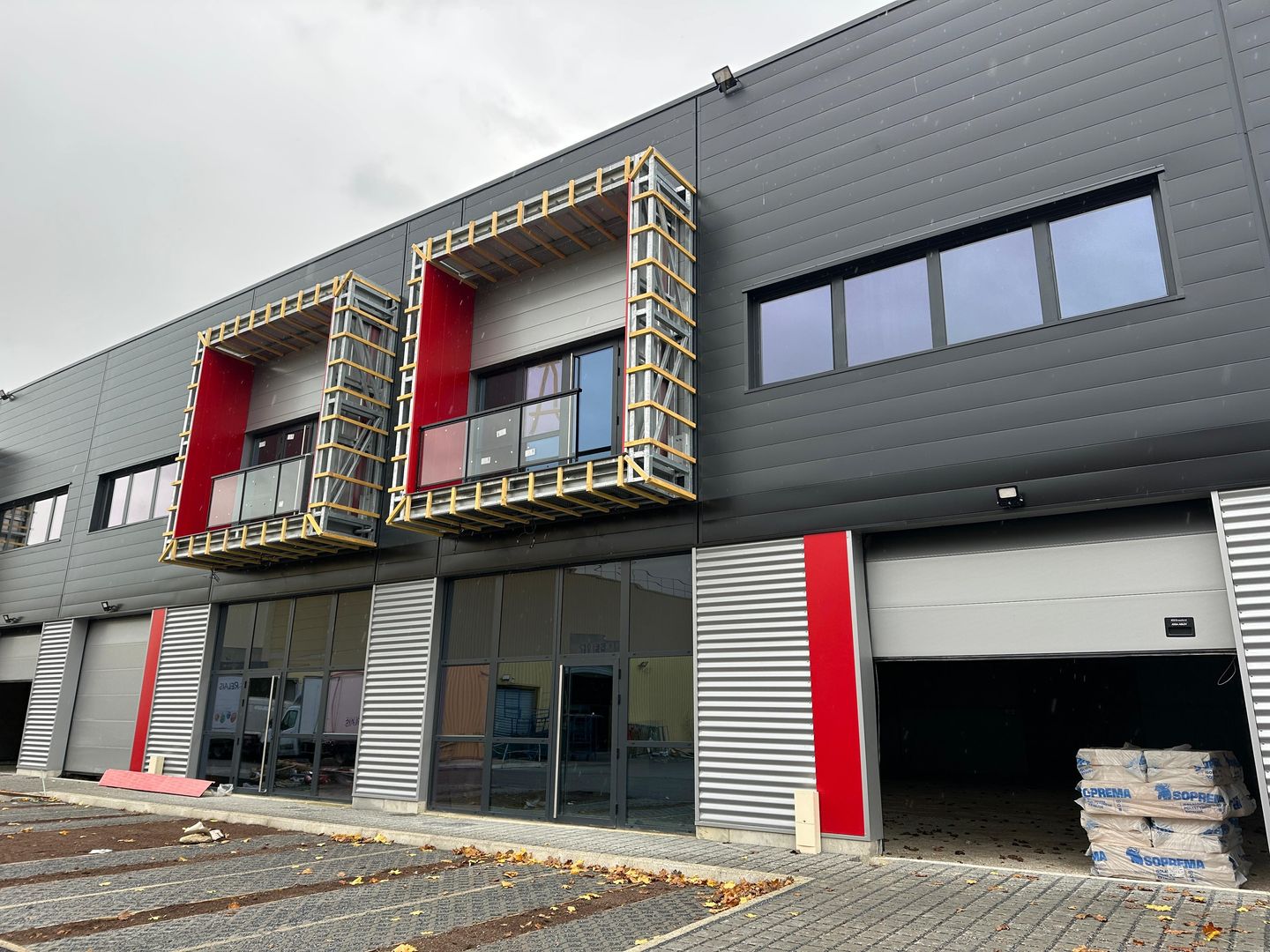 local d'activités de 687m², Bobigny (Seine-Saint-Denis)